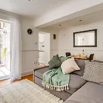 Luxury 1 Bed Apartment In East London
