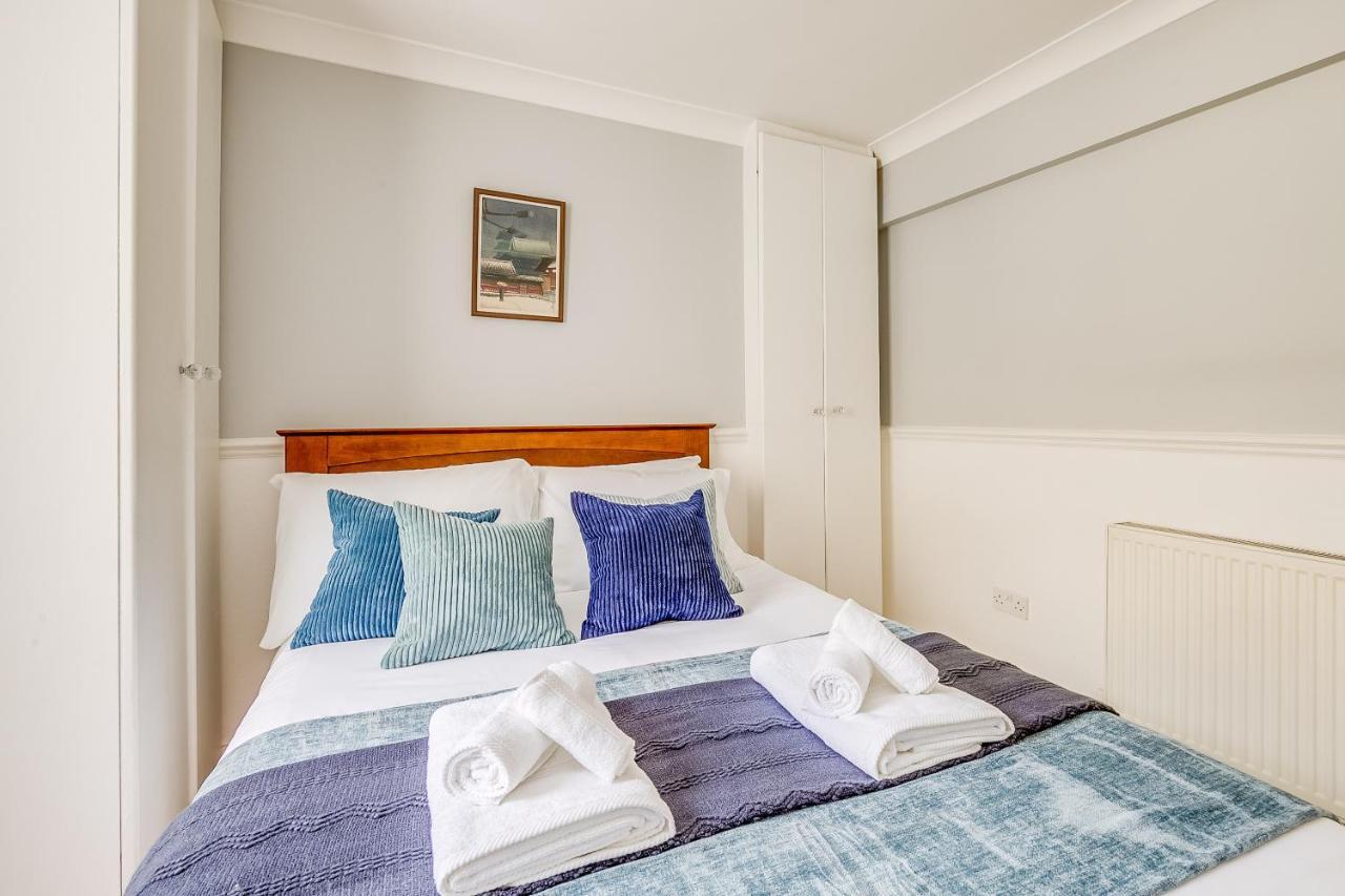 Luxury 1 Bed In East Apartment *
