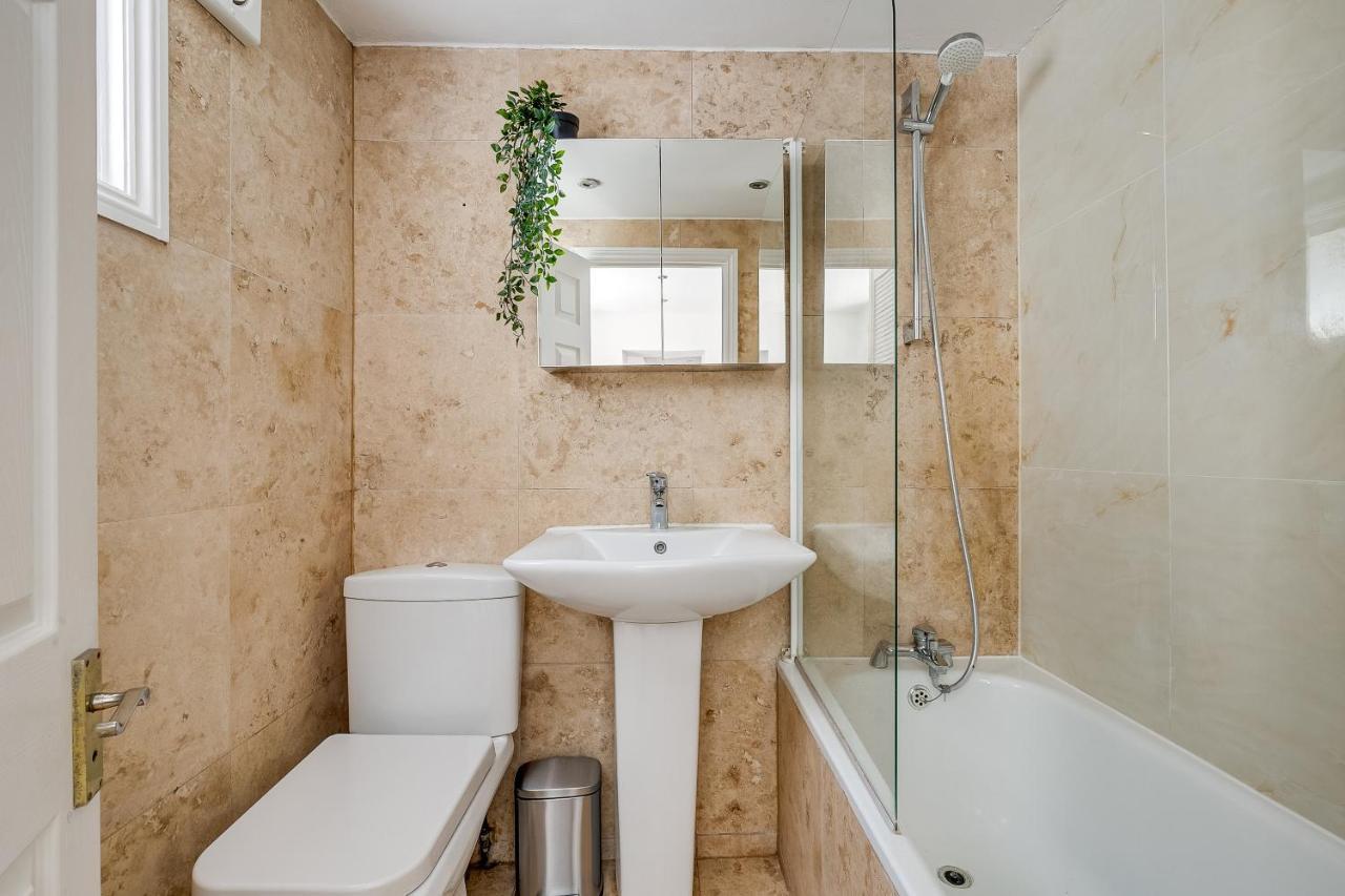 Luxury 1 Bed In East Apartment